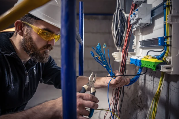 Commercial Electrical Contractors in Tampa, FL: Why Hire Professionals for Your Business